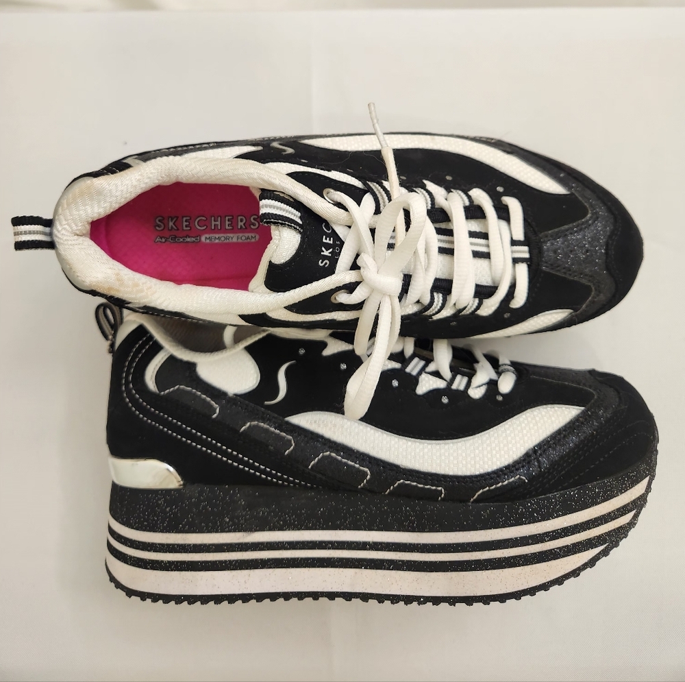 Skechers D’Lites Black & White Platform Sneakers – Memory Foam | 9 - Picture 2 of 8